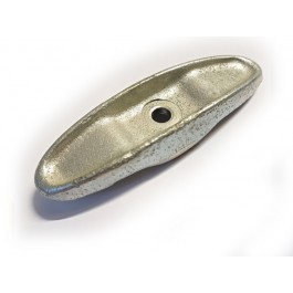 Clamp yoke for valve covers