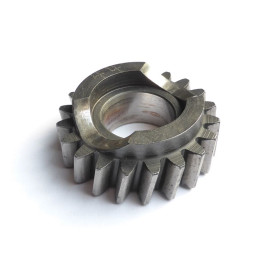 Spur gear 4th speed - input shaft